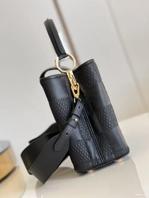 Affordable VUITTON MM LOUIS CAPUCINES 0520